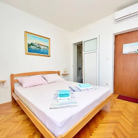 Jelka-3 By Interhome * טרסטניק